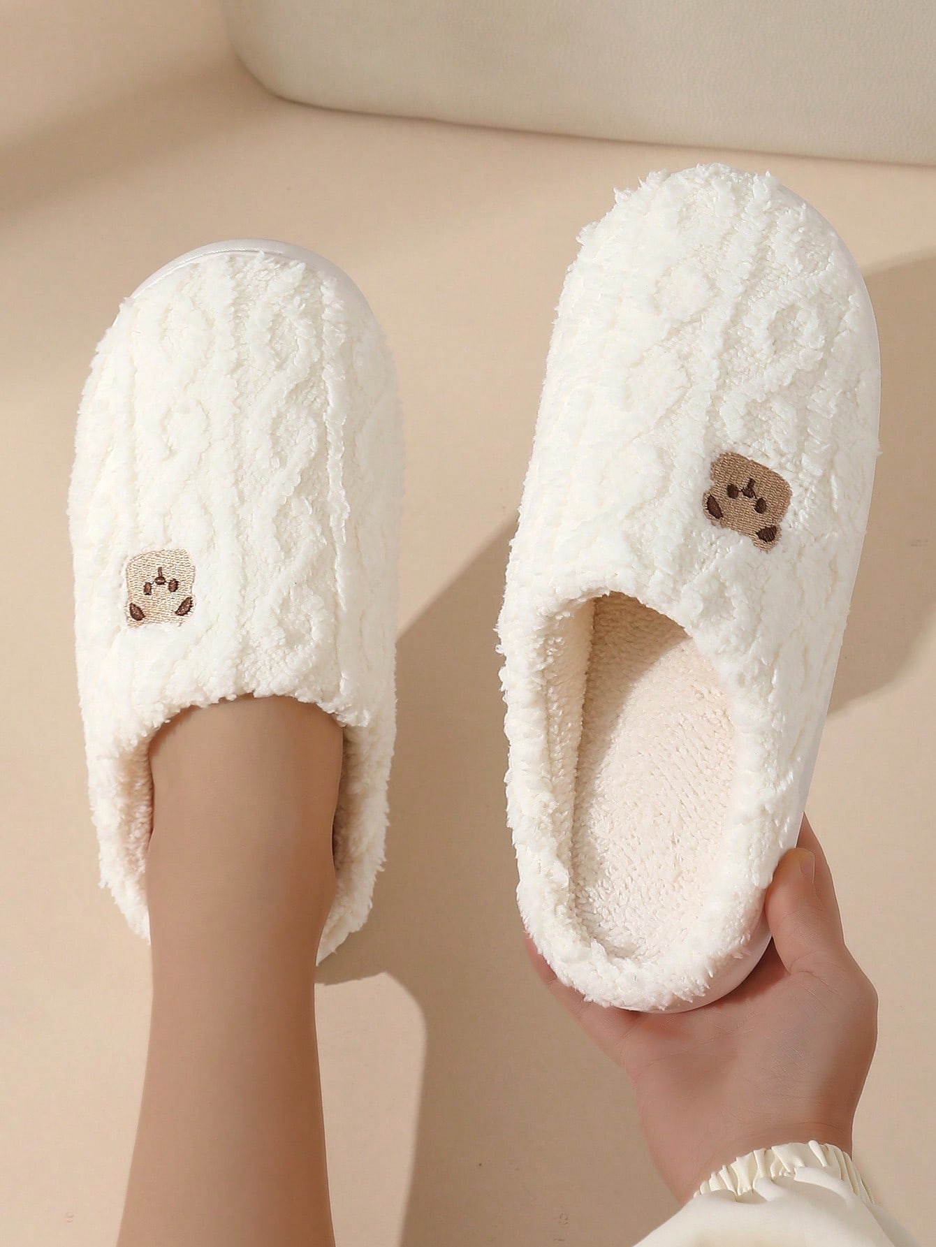 Winter Clothing Material - รองเท้าแตะผ้าฝ้ายอุ่นสำหรับผู้ชายและผู้หญิงพร้อมพื้นกันลื่นสำหรับใช้ในร่ม รุ่นฤดูใบไม้ร่วงและฤดูหนาว