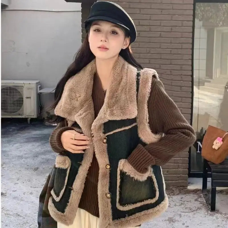 Padded Vest Gilet - เสื้อกั๊กกำมะหยี่ Lady Mink แบบเบา บุนวม ตัดต่อผ้า